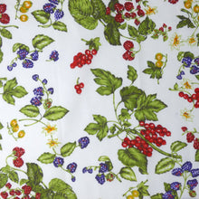 Load image into Gallery viewer, Rectangular cotton tablecloth - 135x190cm - 'frutti di bosco' (fruit of the forest)