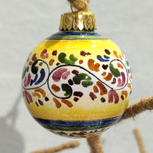 Load image into Gallery viewer, Christmas ornament - medium (6cm) - various, round Fav
