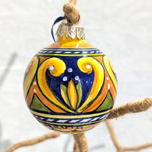 Load image into Gallery viewer, Christmas ornament - medium (6cm) - various, round Fav
