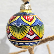 Load image into Gallery viewer, Christmas ornament - medium (6cm) - various, round Fav
