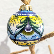 Load image into Gallery viewer, Christmas ornament - medium (6cm) - various, round Fav
