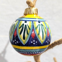Load image into Gallery viewer, Christmas ornament - medium (6cm) - various, round Fav
