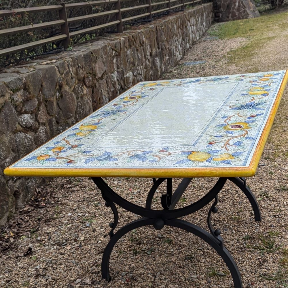 Volcanic stone table - 150x90cm diam - 'Leo'