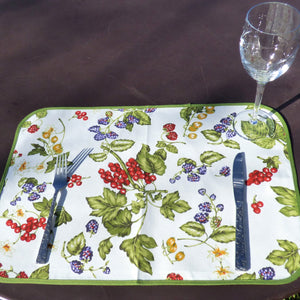 Place mats with contrasting edge trim - various designs